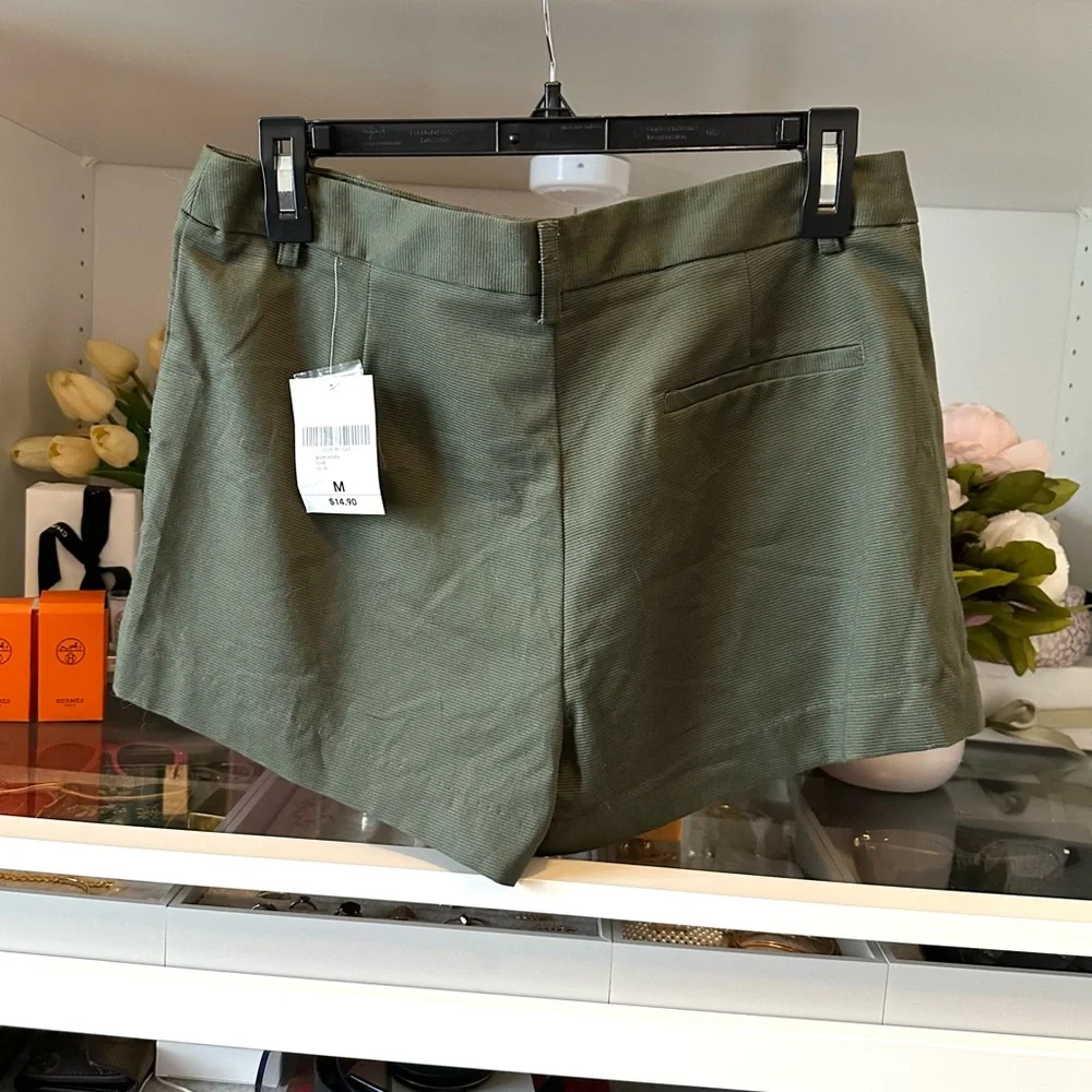 Forever21 Olive Green Shorts Size Medium  BRAND NEW with tags